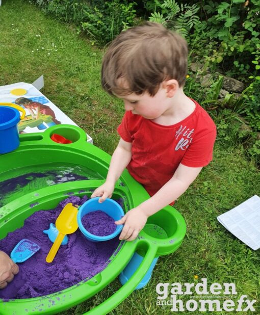 Supplied from Dublin, Rockin Colour Art & Play sand is available in 7 vibrant colours.