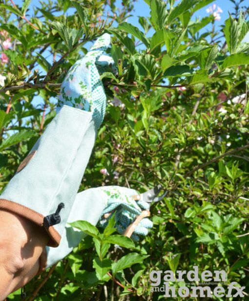 Esschert long length gardening gloves - rose print. Stocked in Dublin Ireland. www.gardenandhomefx.ie